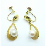 A pair of 9ct gold and pearl earrings with screw backs, 4.3g, cased