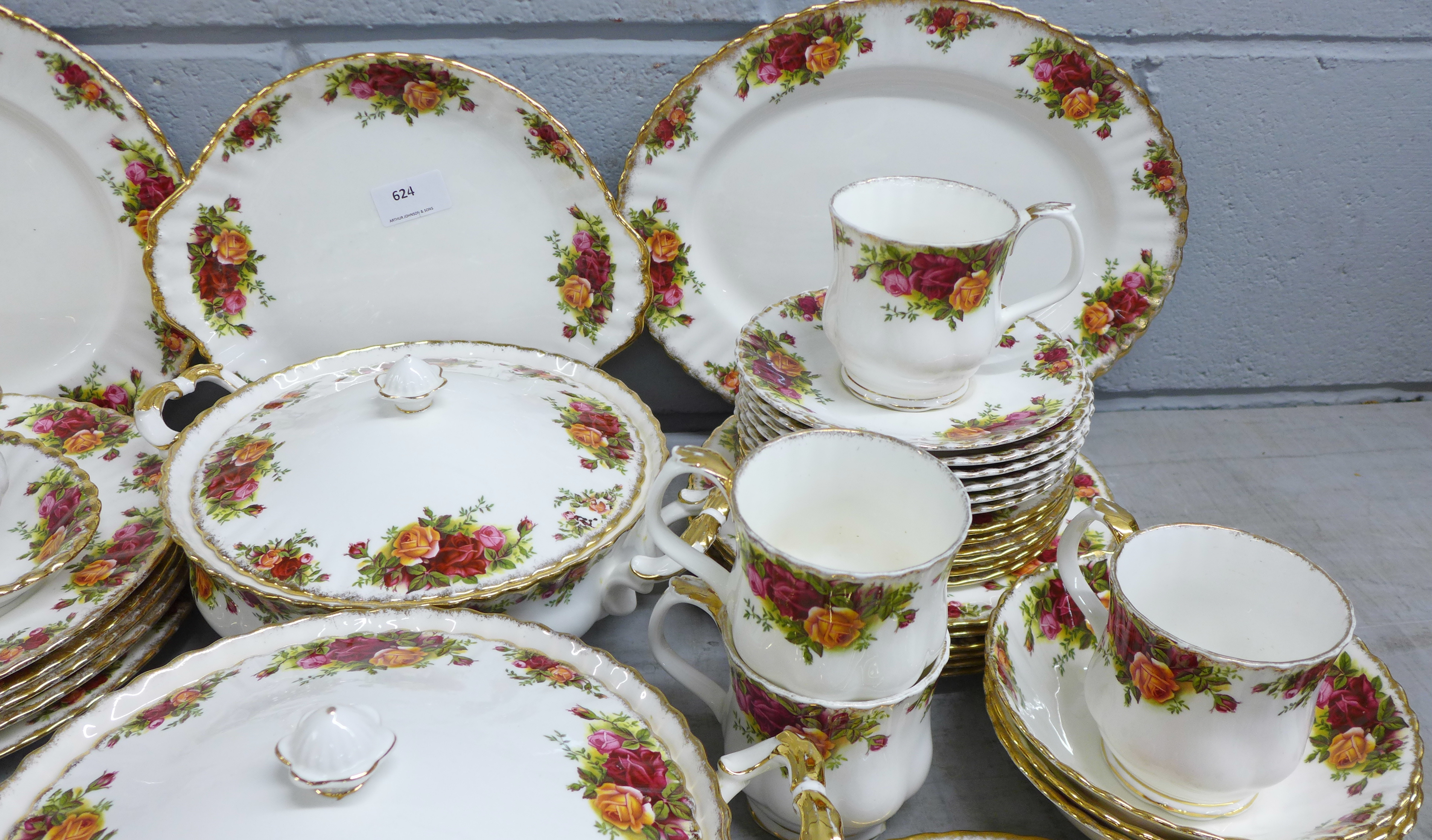 Royal Albert Old Country Roses tea and dinnerwares, two tureens, six large dinner plates, oval - Image 5 of 5