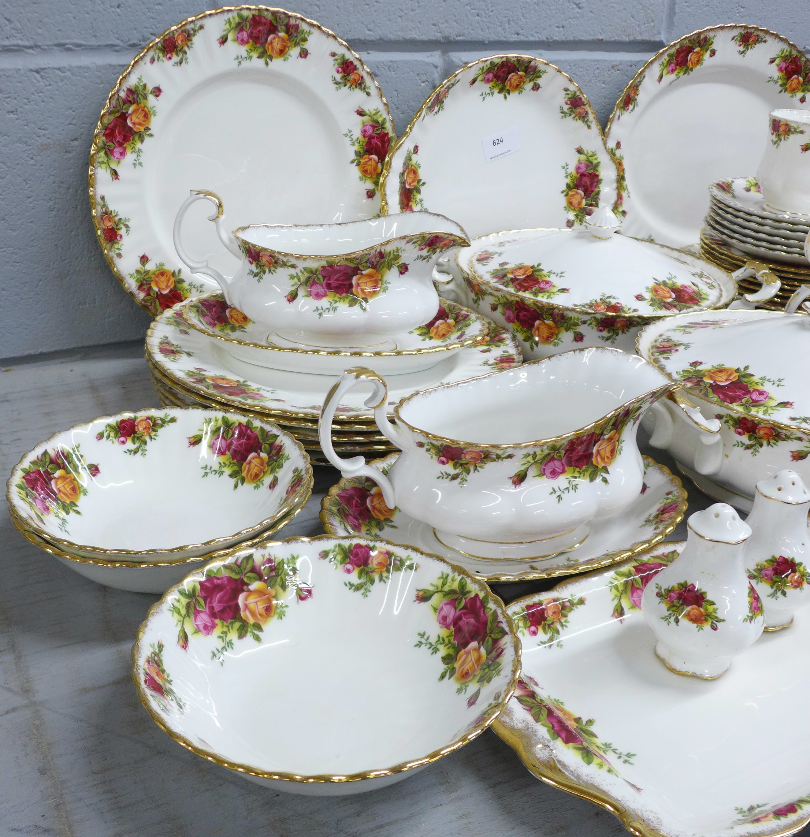 Royal Albert Old Country Roses tea and dinnerwares, two tureens, six large dinner plates, oval - Image 2 of 5