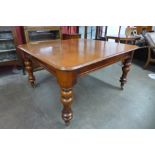 A Victorian mahogany dining table, 73cms h, 121cms w, 136cms l