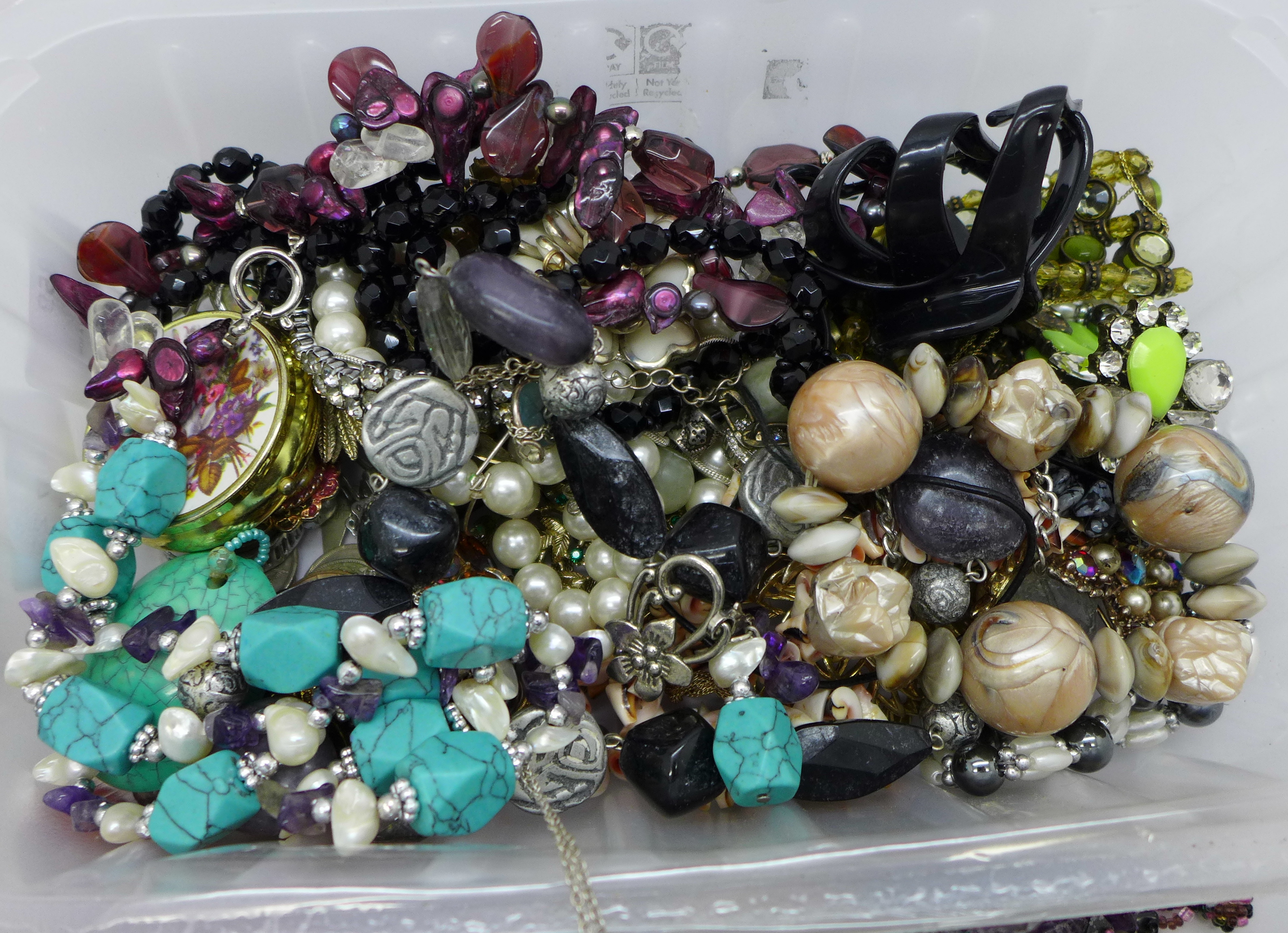 Vintage bead necklaces and other costume jewellery - Bild 2 aus 3