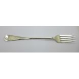 A large silver fork, London 1902, 151g, 30cm