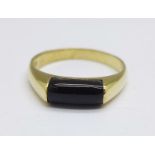 An 18ct gold and onyx ring, 4.1g, Q