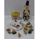 A novelty ashtray, a Toby table lamp base, Wade Whimsies and a money bank **PLEASE NOTE THIS LOT