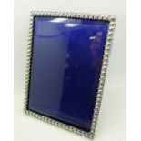 A silver photograph frame, egg and dart pattern and with bevelled glass, Birmingham 1900, 143mm x