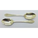 A pair of silver spoons, 74.4g