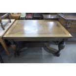 A large oak draw-leaf table, 73cms h, 136cms l, 90cms w