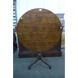 A Victorian oak circular tilt-top tea table, 75cms h x 86cms d