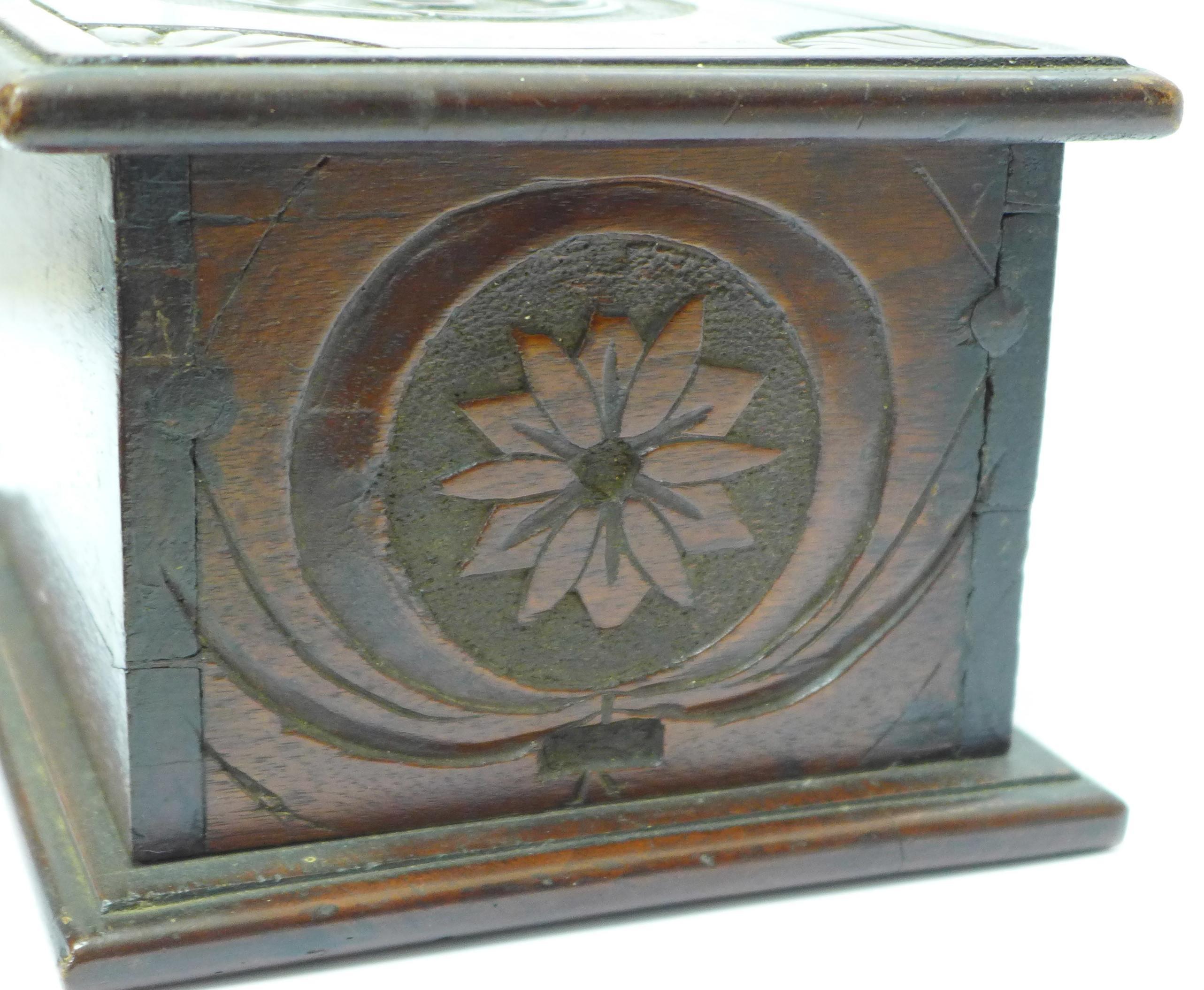 A wooden box with Faith, Hope and Charity carvings - Image 5 of 6