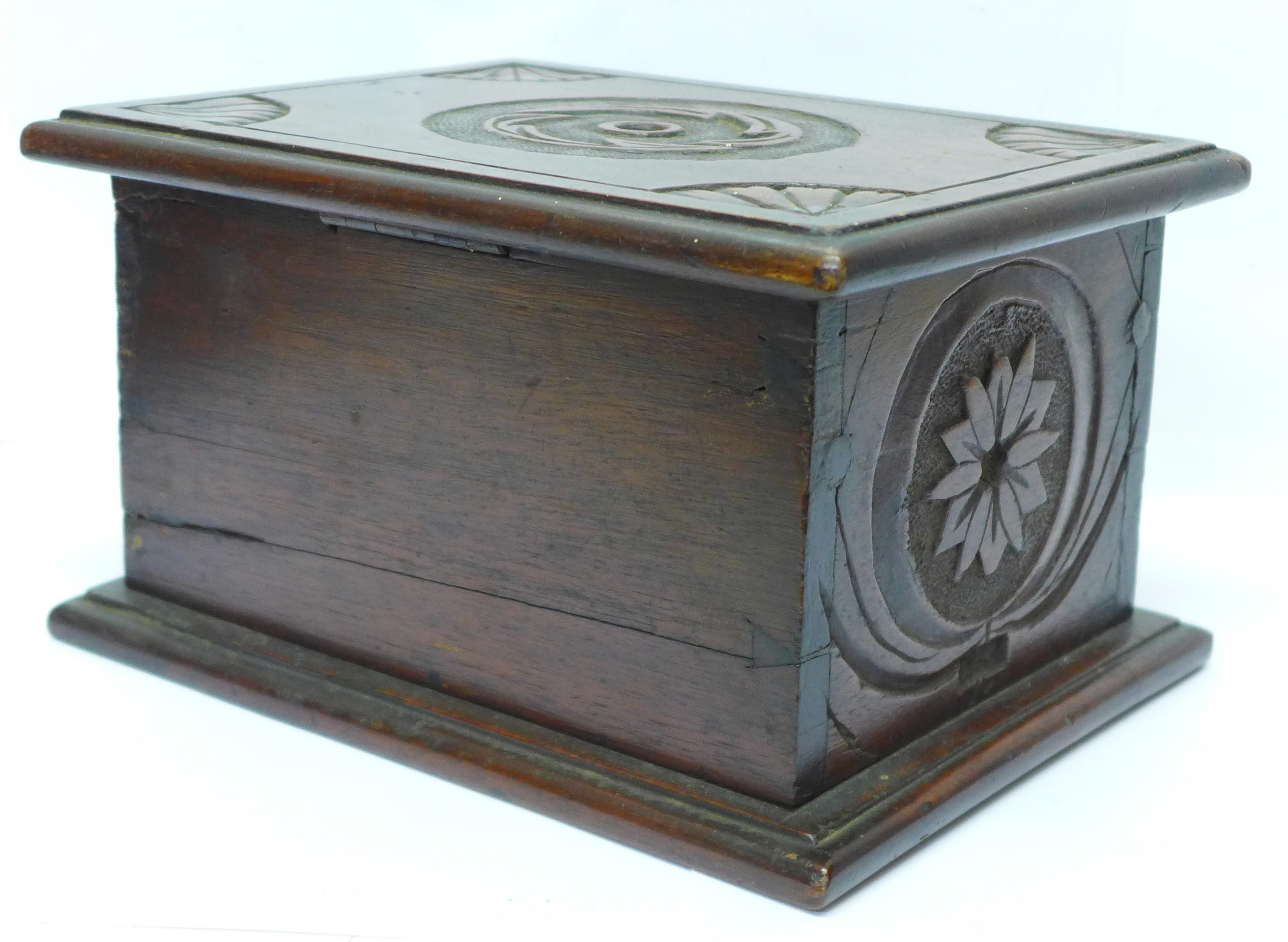 A wooden box with Faith, Hope and Charity carvings - Image 4 of 6