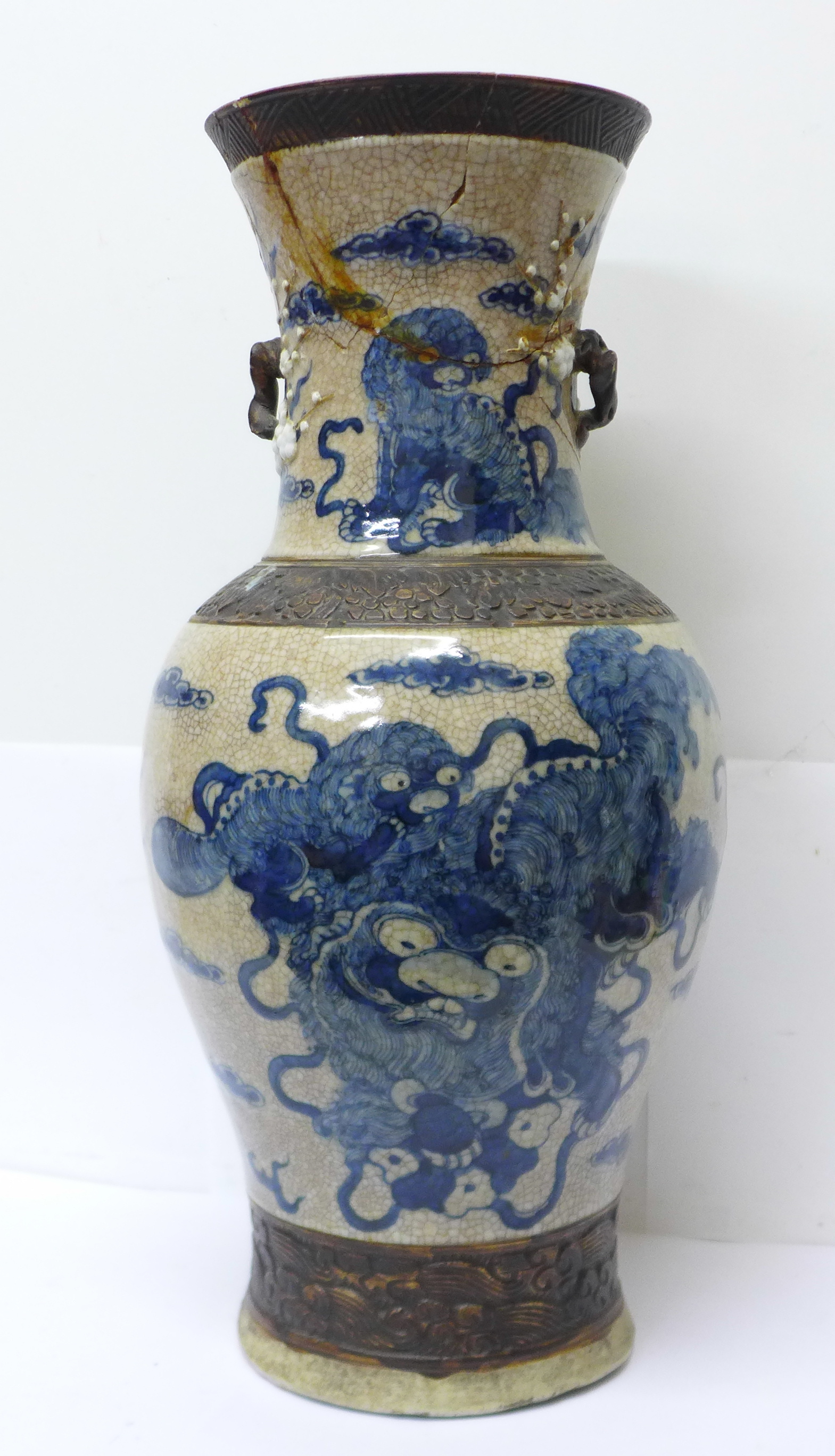 A large c.1900 Chinese vase, decorated with foo dogs, 46cm, a/f