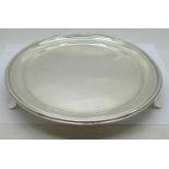 A silver salver, Barraclough & Sons, London 1934, 514g, 23cm