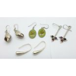 Four pairs of silver earrings, 18g