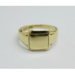 A 9ct gold signet ring, 4g, T