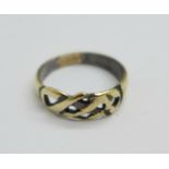 A 9ct gold knot ring, 2g, J