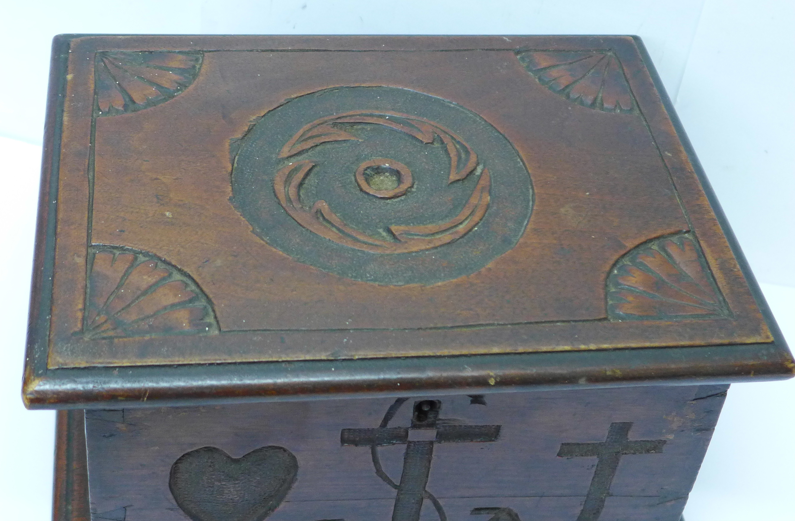 A wooden box with Faith, Hope and Charity carvings - Image 2 of 6