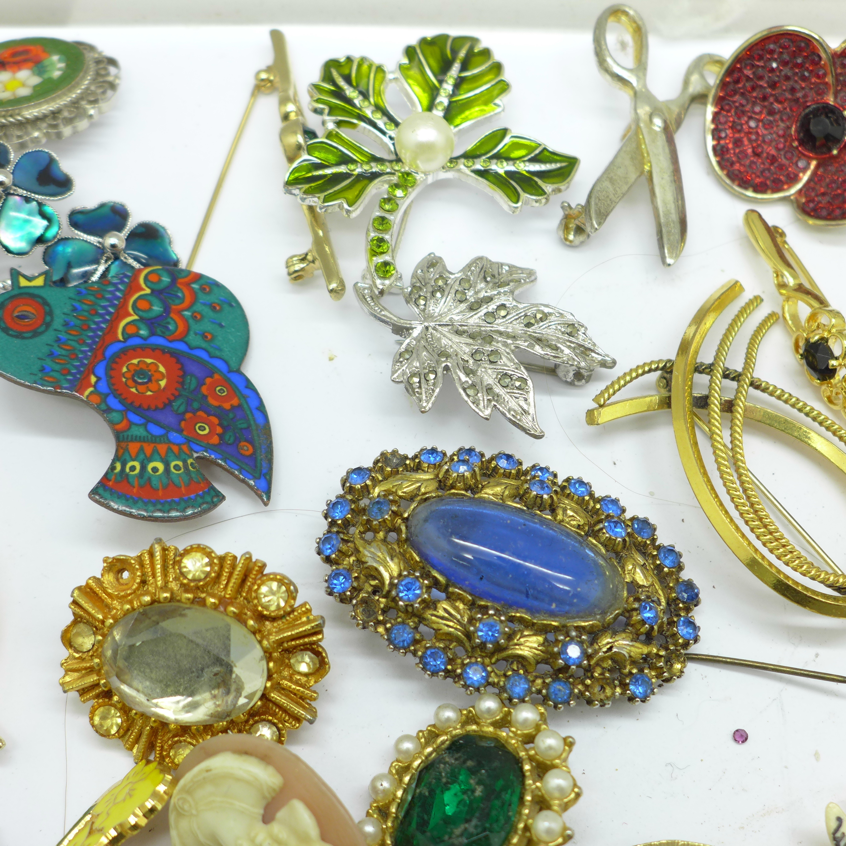 Forty-nine brooches and a pendant - Image 3 of 4