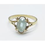 A 9ct gold and blue stone ring, 1.3g, M