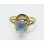 A 9ct gold, blue stone ring, 2.3g, J
