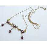 A Bohemian 9ct gold and garnet necklace, 4.9g