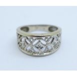 A white metal and diamond ring, 3.6g, K