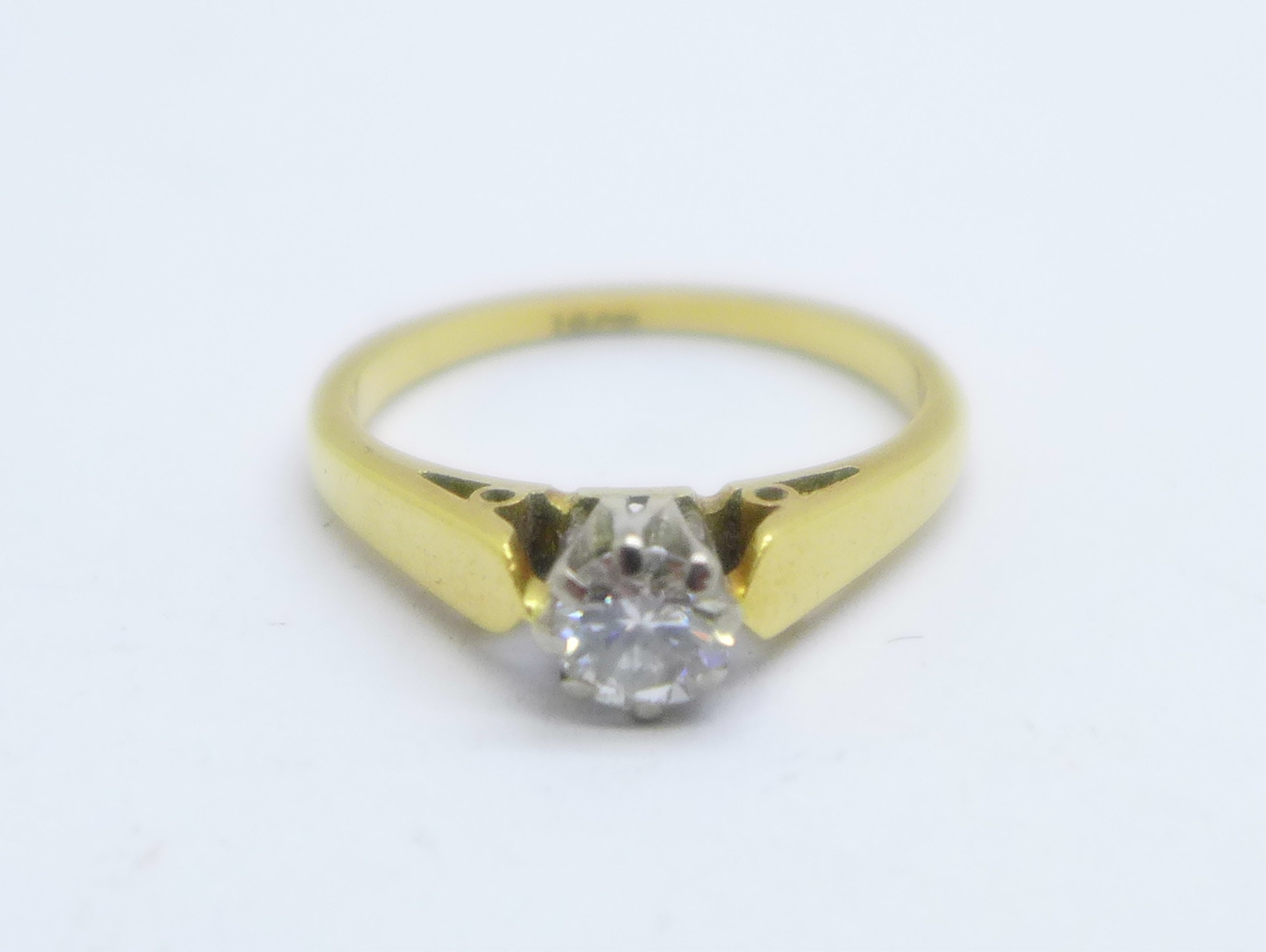 An 18ct gold and diamond solitaire ring, 2.7g, K, approximately 0.25carat weight