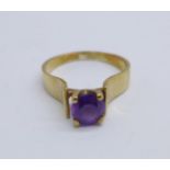 A 9ct gold, purple stone ring, 3.9g, P