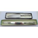 A Queens pattern cake slice and bread knife, silver covered handles, Sheffield 1965