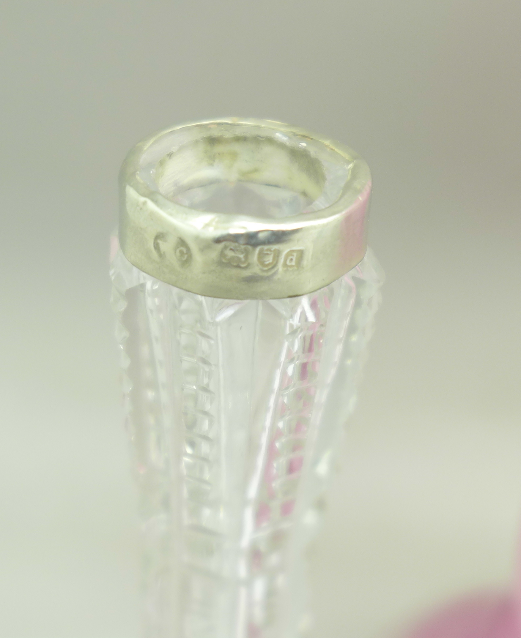 A glass biscuit barrel with plated top, two silver rimmed vases and a silver plated serving set - Image 3 of 3