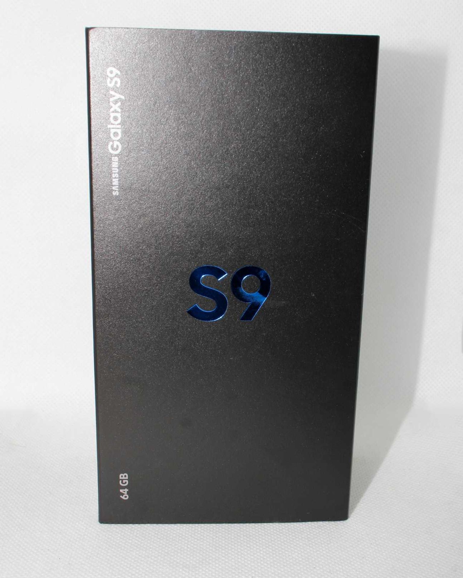 A boxed as new Samsung S9 SM-G960FDS 64GB in Midnight Black (IMEI: 354663102484133 ) (Box sealed).