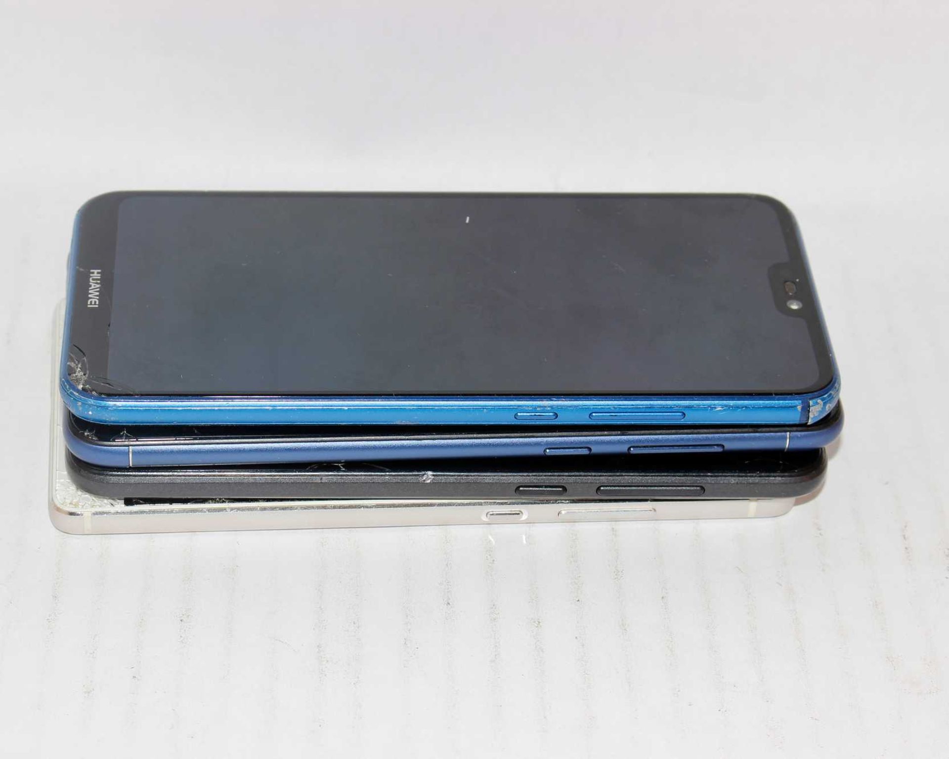 Four pre-owned Huawei smartphones sold for parts; a Huawei P20 Lite ANE-LX1 (damaged rear casing