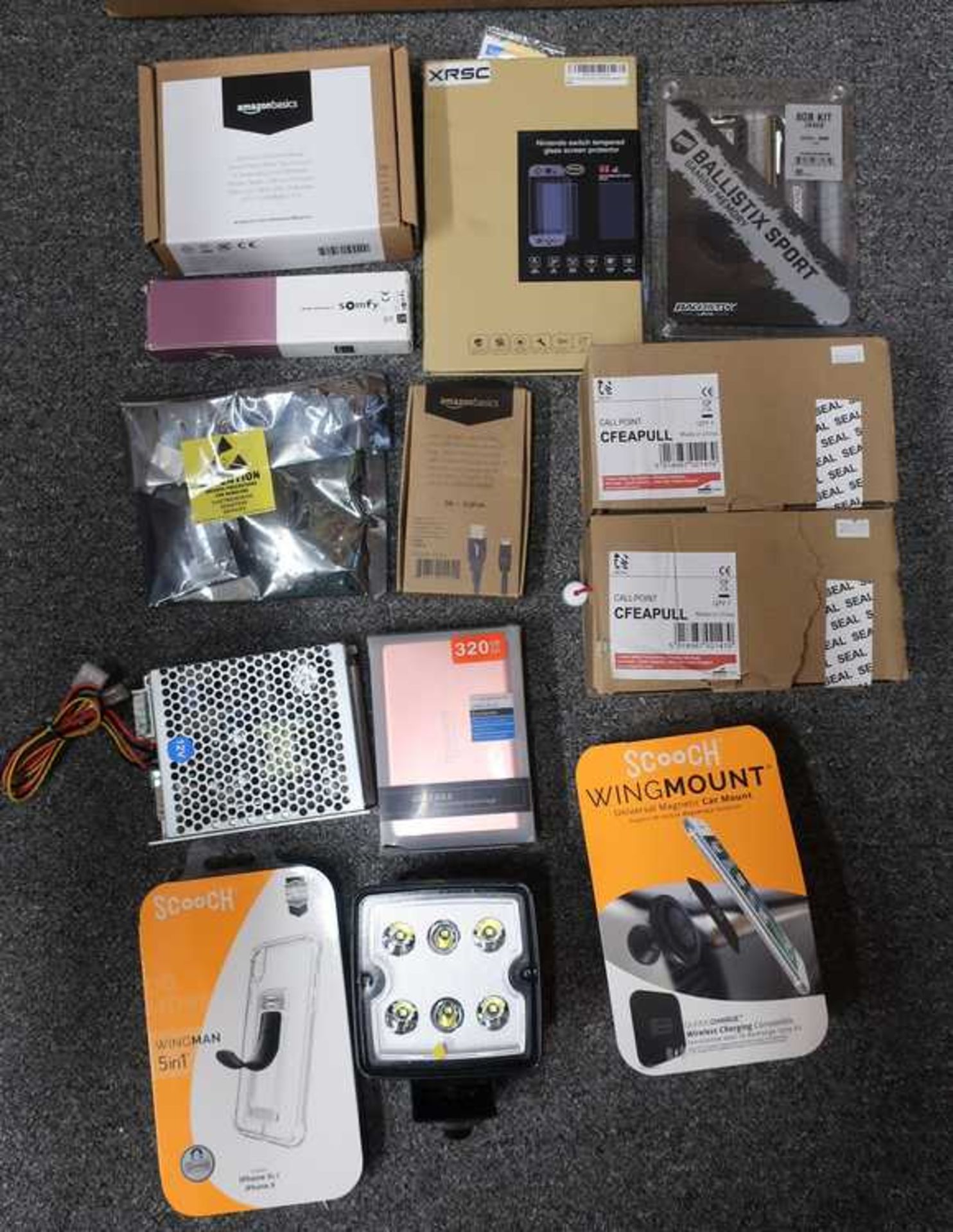 A box of assorted new and pre-owned small electrical items and accessories. - Image 3 of 4