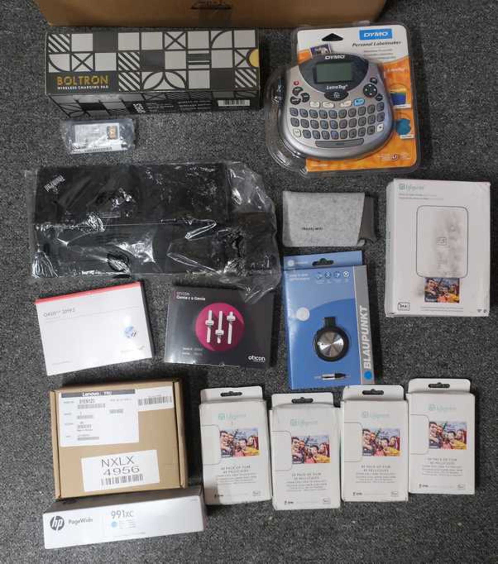 A box of assorted new and pre-owned small electrical items and accessories. - Image 2 of 4