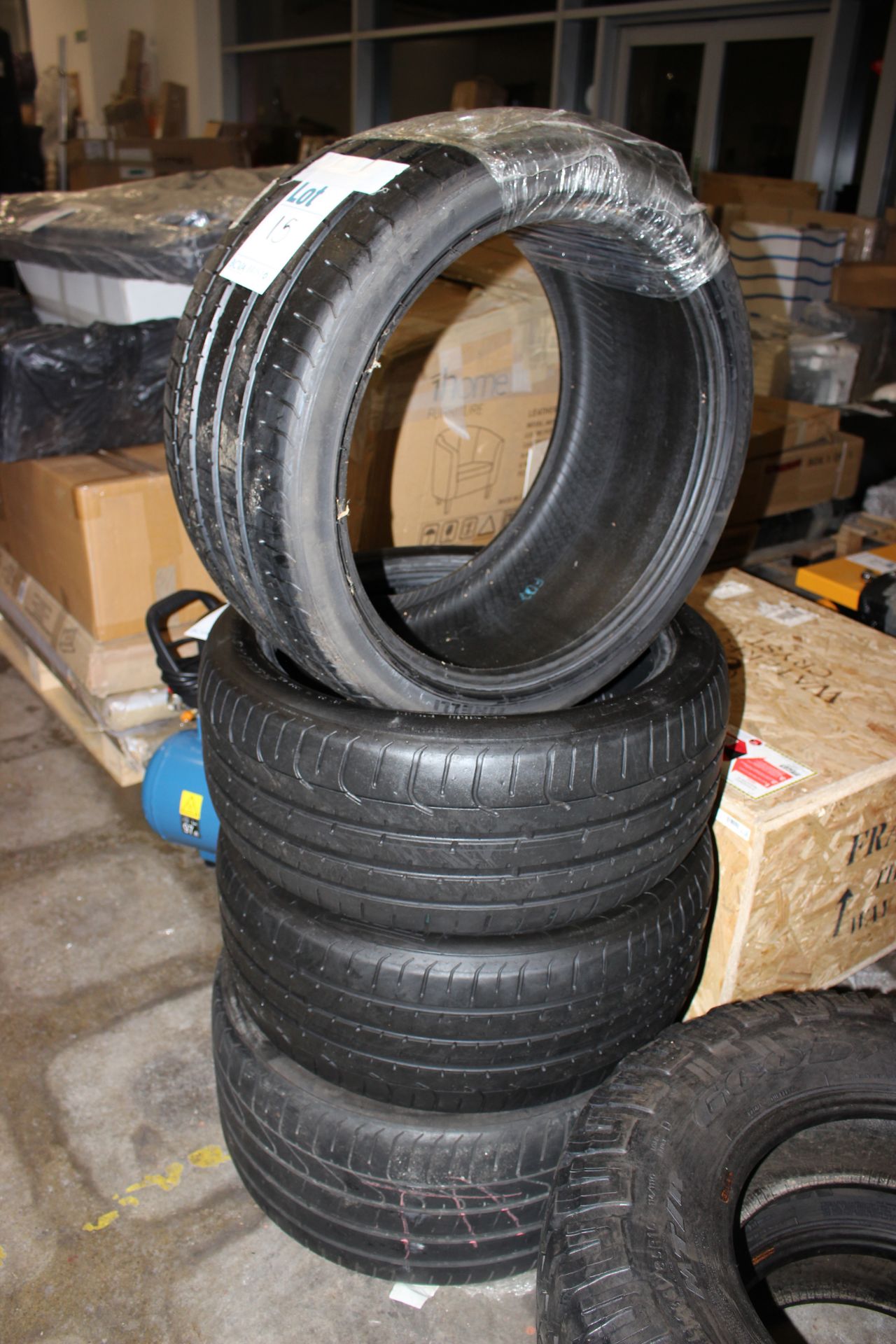 Four part used tyres (sizes; 295/30 ZR20, 255/40 R19, 255/40 R19, 305/30 ZR20).