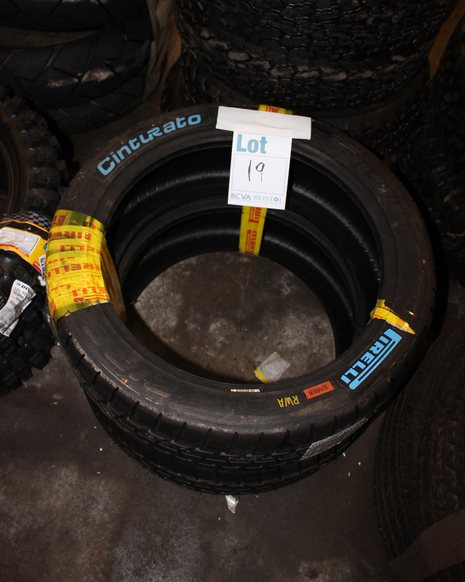 Two as new Pirelli Cinturato tyres, size 235/40/R18.