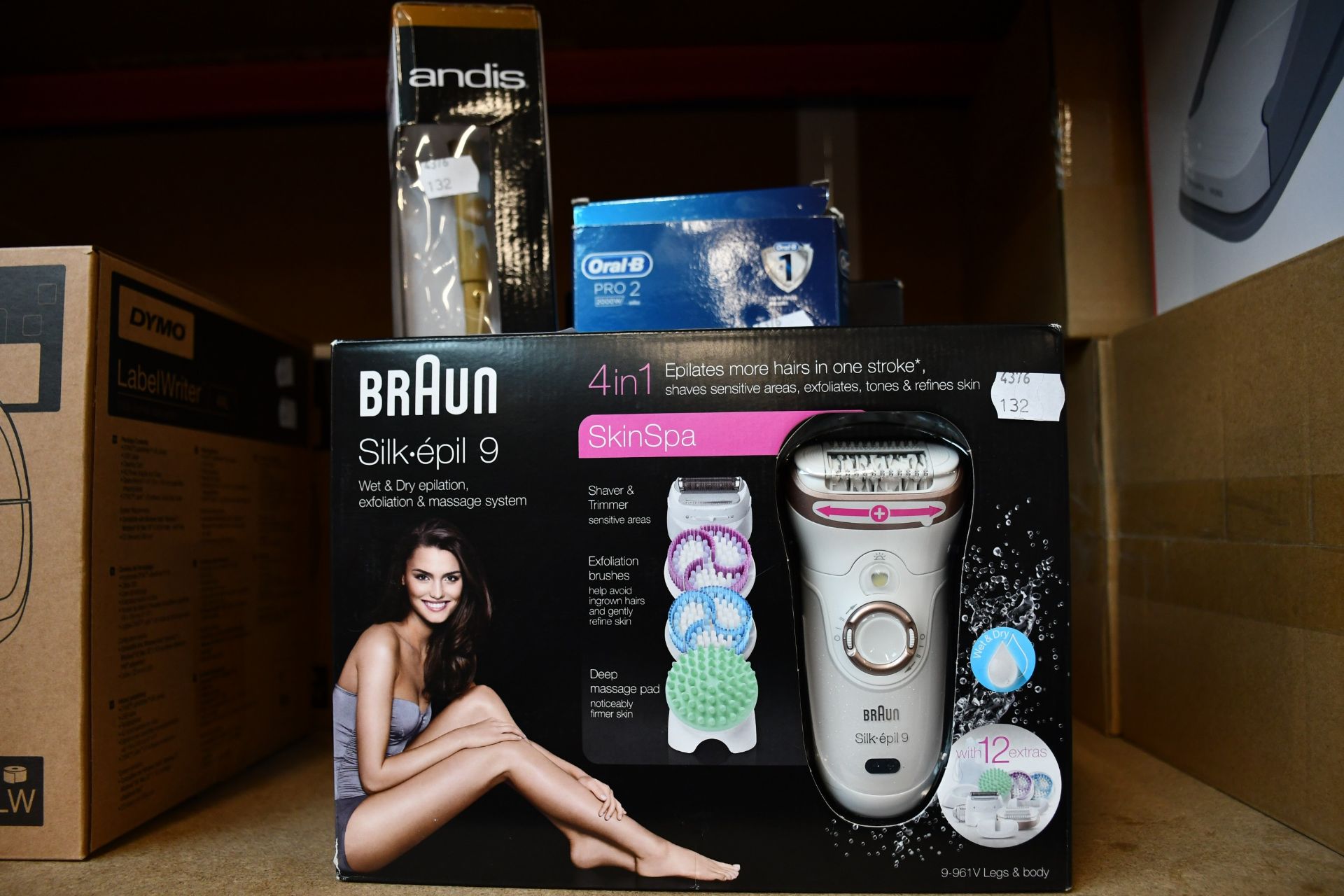 A quantity of beauty products to include Phillips Airfloss Pro and a Braun Silk 4 in 1 skin spa.