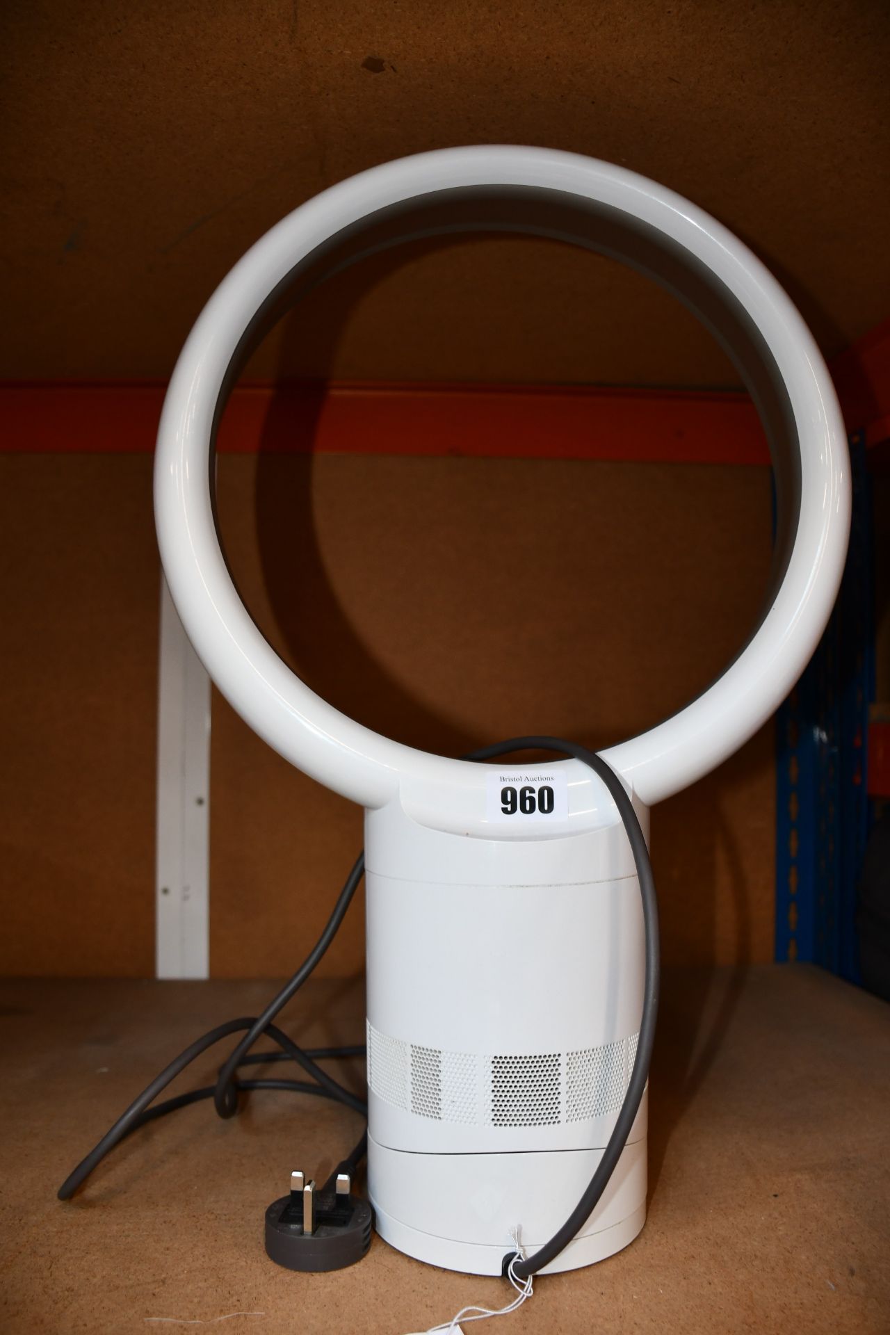 A pre owned Dyson Cool desk fan (AM06).