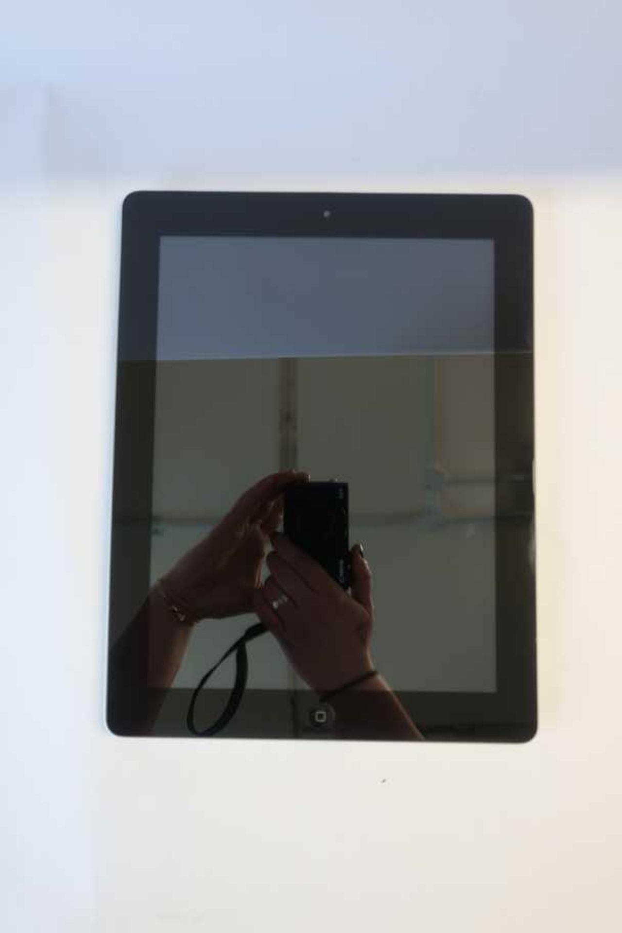 A pre-owned Apple iPad 3rd Gen (Wi-Fi Only) A1416 32GB in Black (Serial: DMPHHSBCDVD2) (Activation