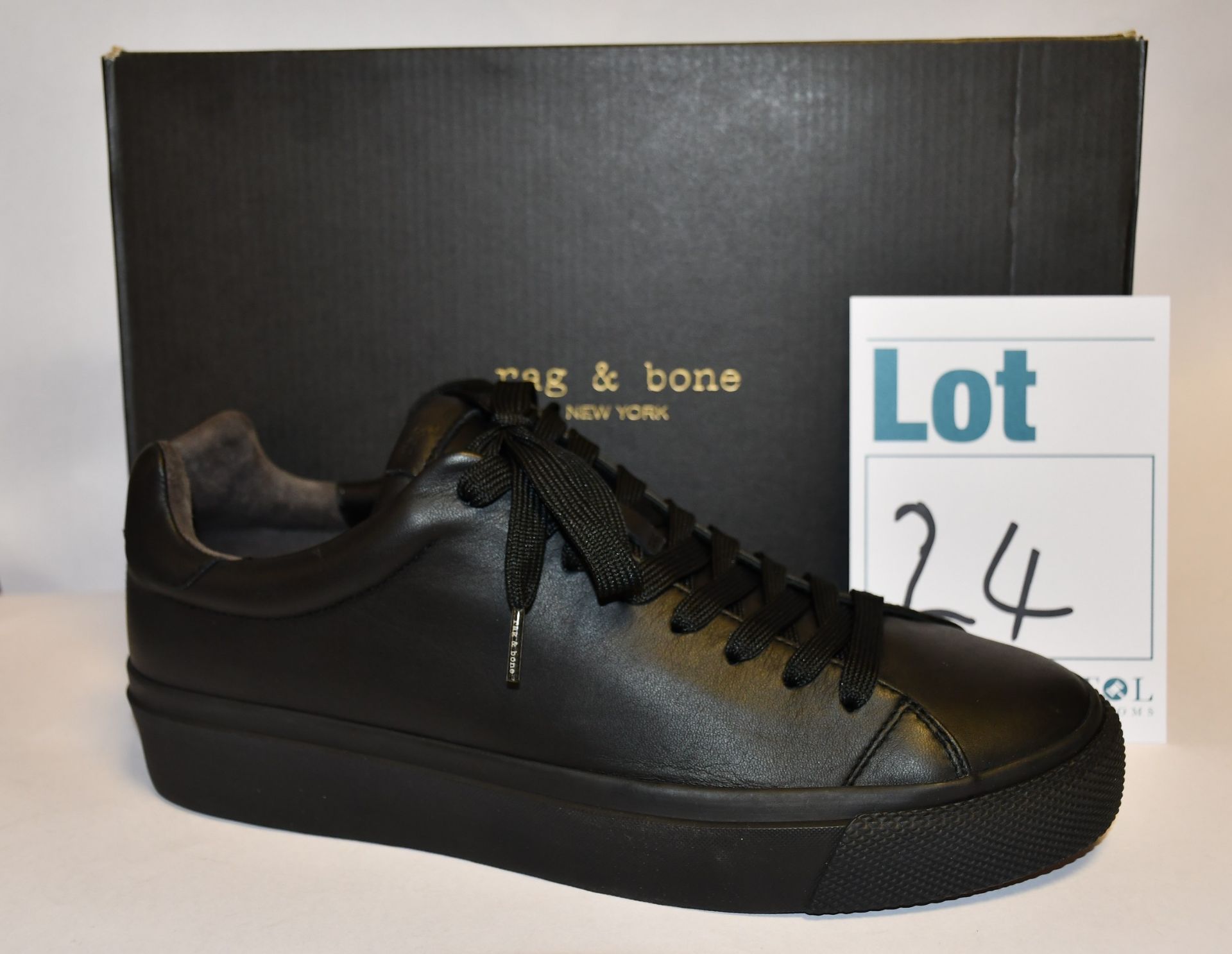 One pair of man's boxed as new Rag & Bone RB1 low top sneakers in black (EU 44.5).