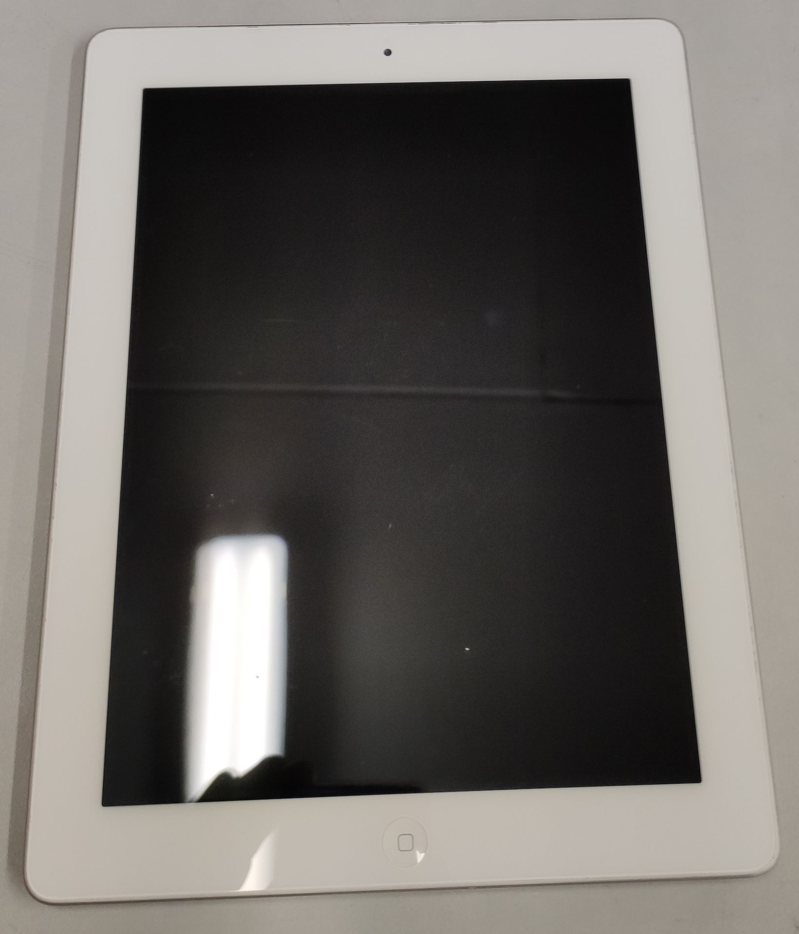 A pre-owned Apple iPad 3rd Gen (Wi-Fi/Cellular AT&T/GPS) A1430 16GB in White (IMEI: 013316006975028)