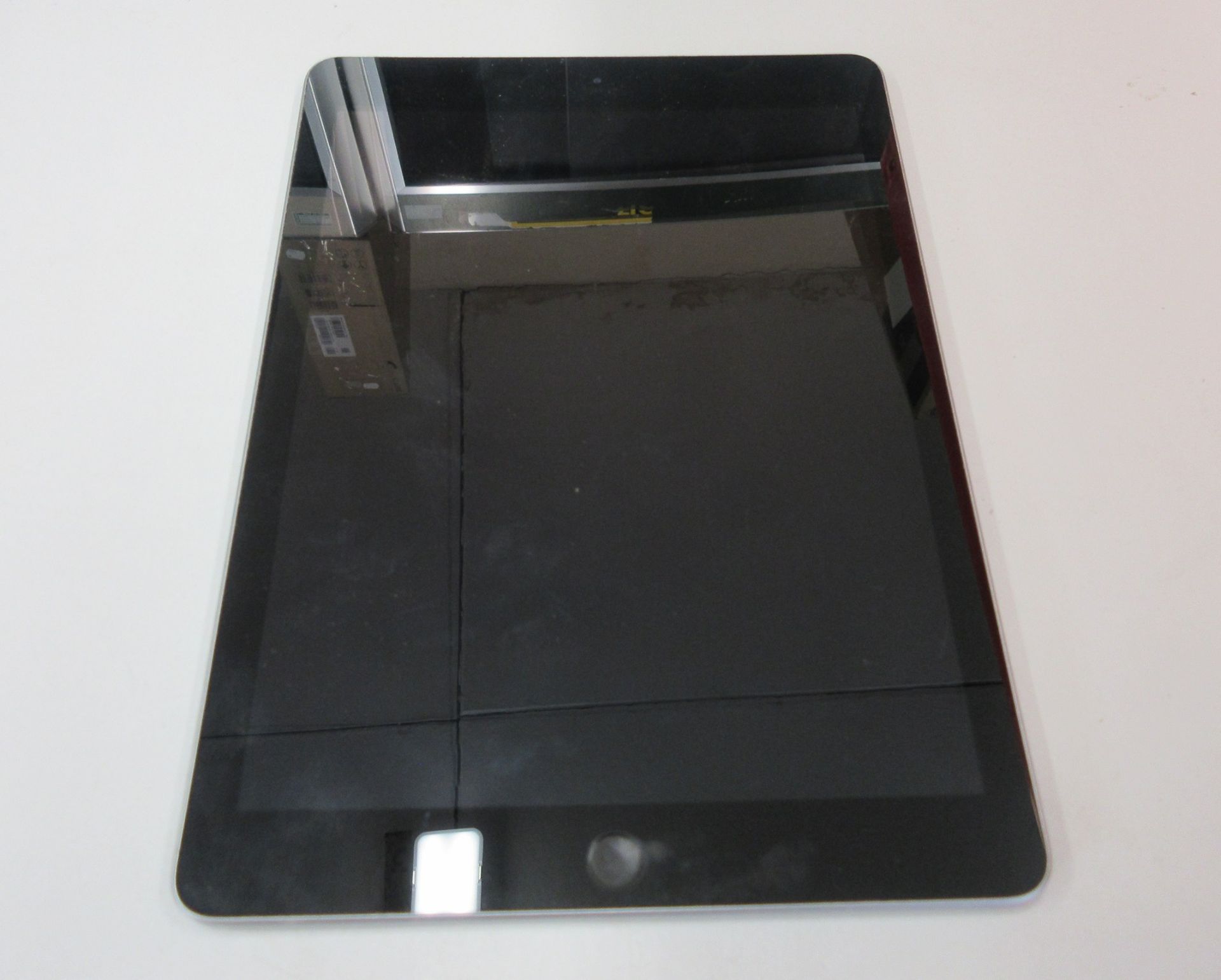 A pre-owned Apple iPad 9.7" 6th Gen (Wi-Fi Only) 32GB in Space Grey (Serial: F9FX2HWSJF8J) (iCloud