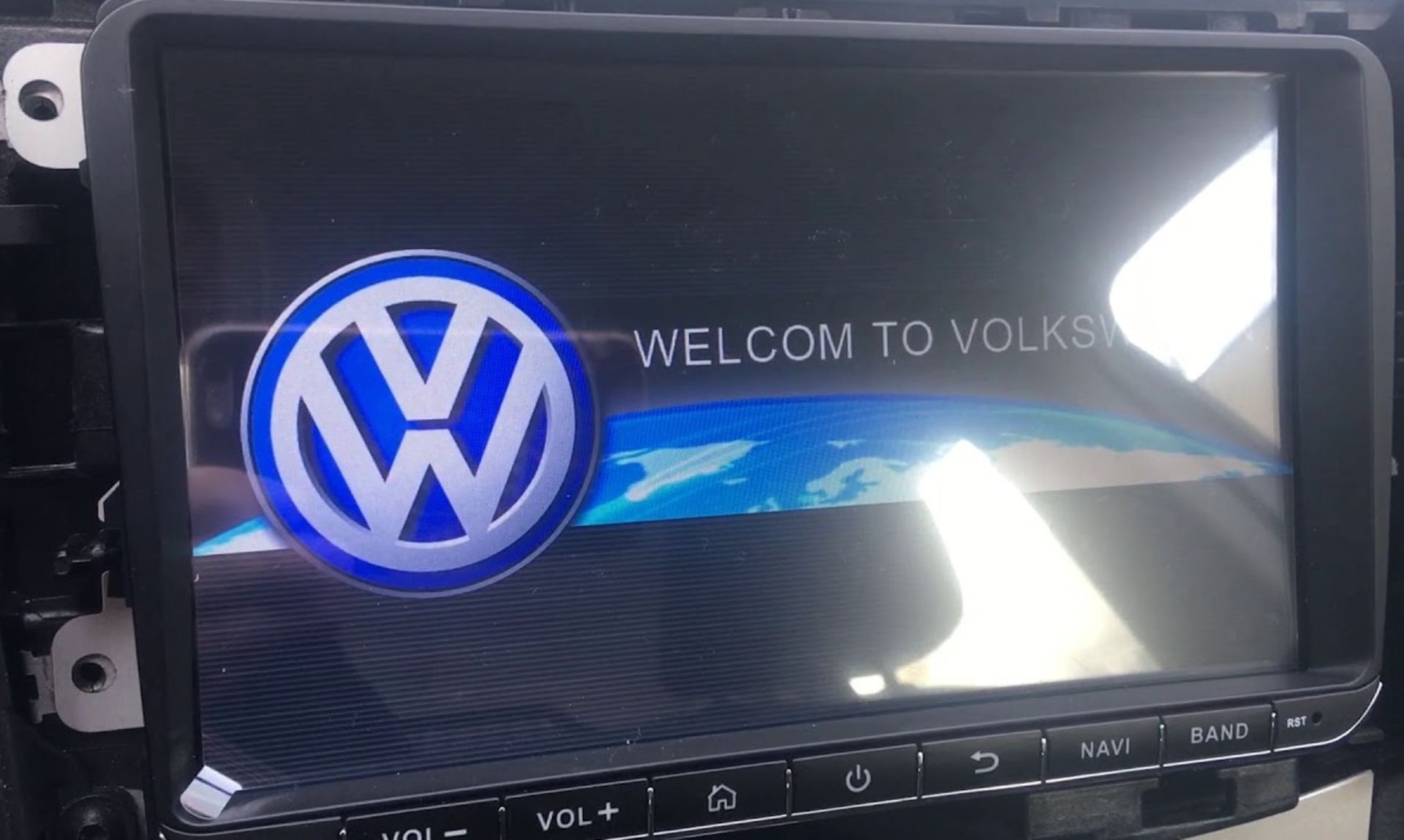 A boxed as new VW 7" C M188L-1+16G Android 8.1 W20190226047 B1 MKD-188L-1+16G 280-216 Car Monitor.