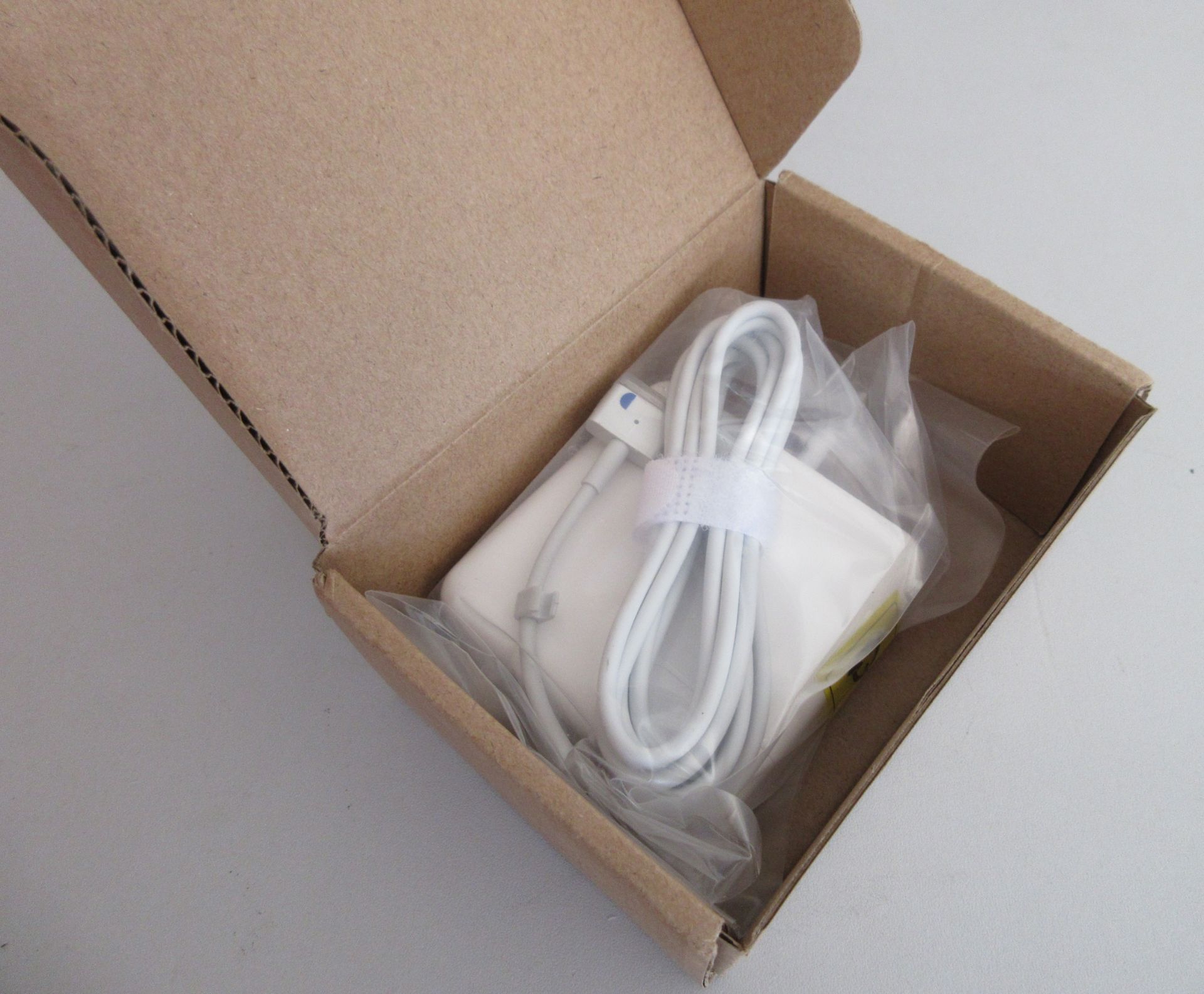 A boxed as new 60W AC Adaptor for MAC with 2-pin plug. Model A1184, A1330, A1344 compatible -