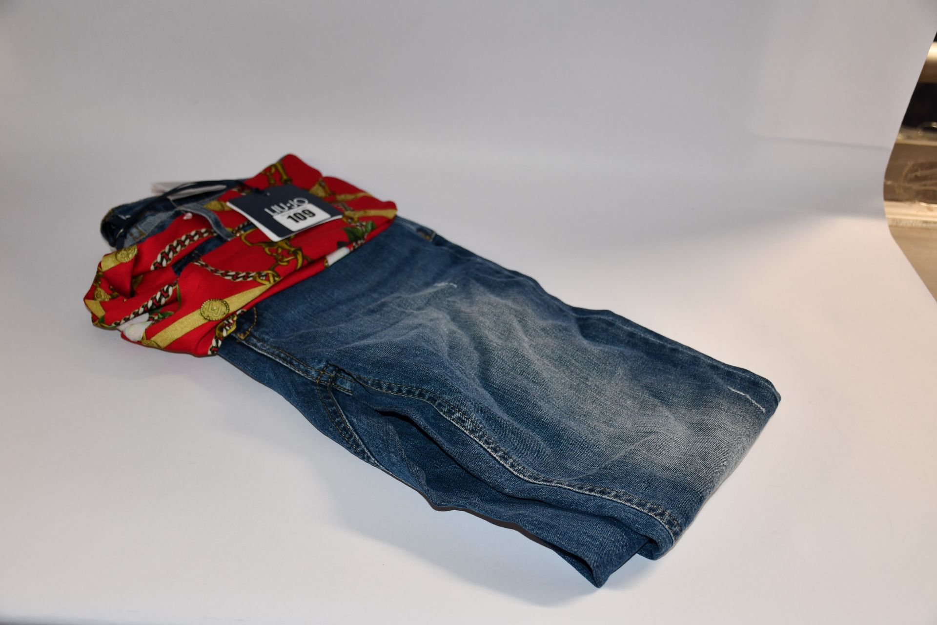 A pair of as new Liu Jo Milano jeans (TG 26 - RRP £159).