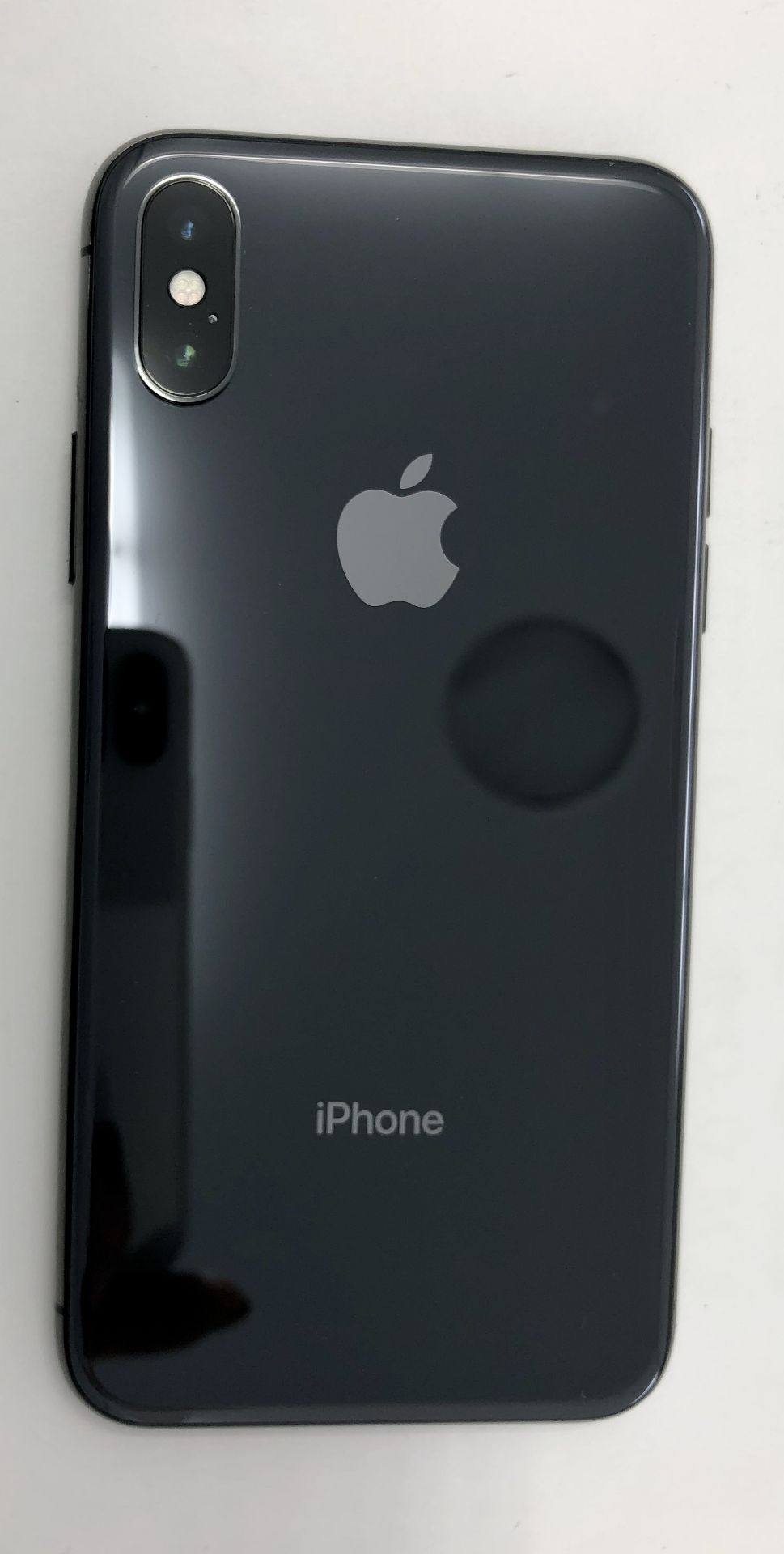 A pre-owned Apple iPhone X (AT&T/T-Mobile/Global/A1901) 256GB in Space Grey - Image 3 of 10