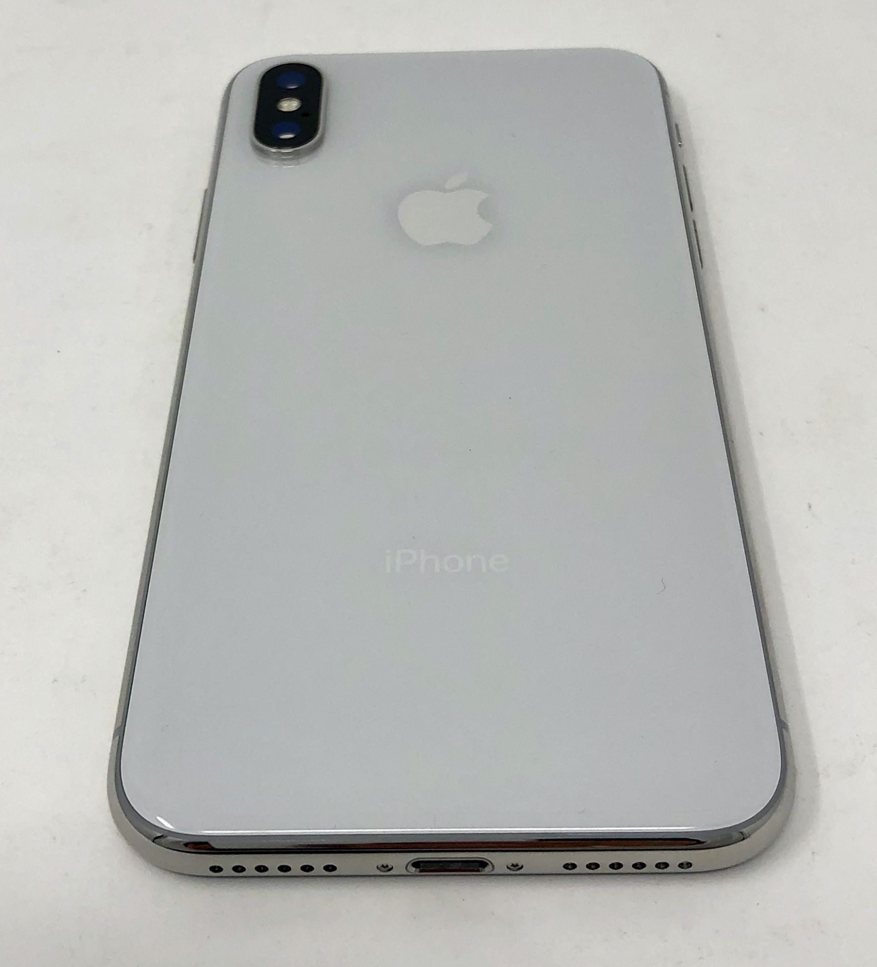 A pre-owned Apple iPhone X (Verizon/Sprint/China/A1865) 256GB in Silver - Image 8 of 8