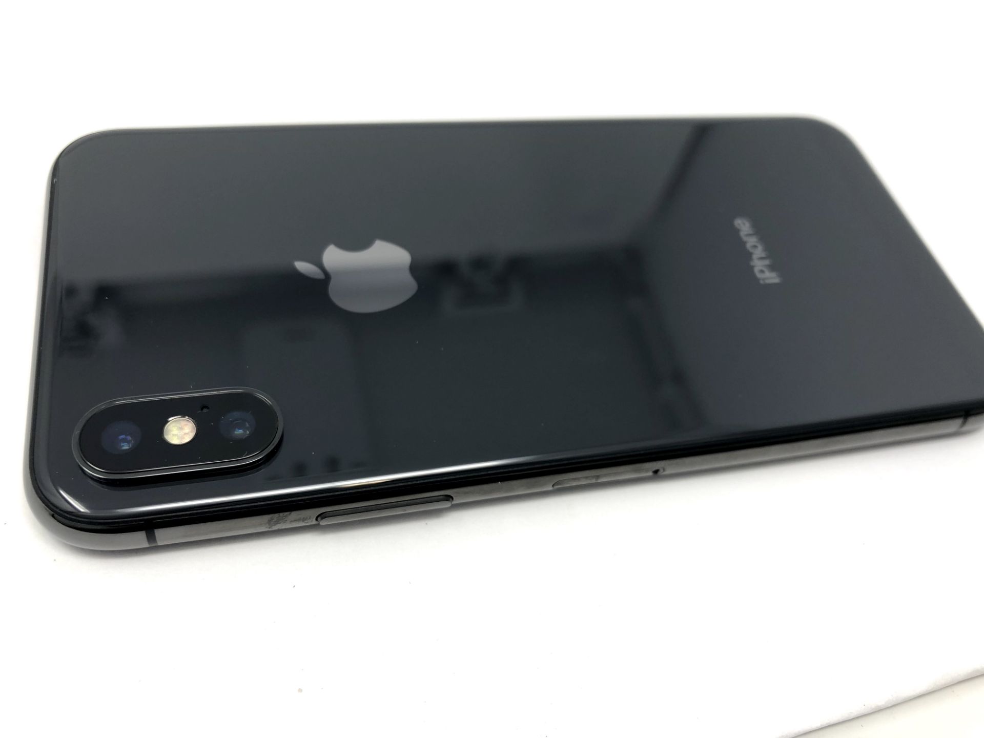 A pre-owned Apple iPhone X (AT&T/T-Mobile/Global/A1901) 256GB in Space Grey - Image 6 of 10