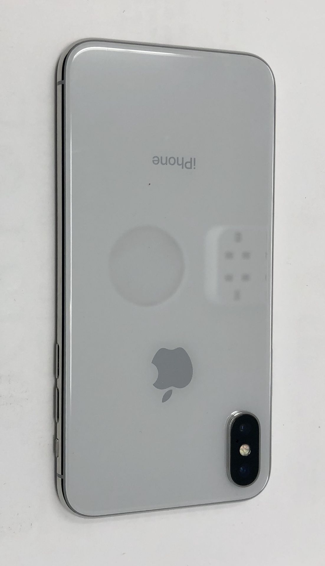 A pre-owned Apple iPhone X (AT&T/T-Mobile/Global/A1901) 256GB in Silver - Image 4 of 8