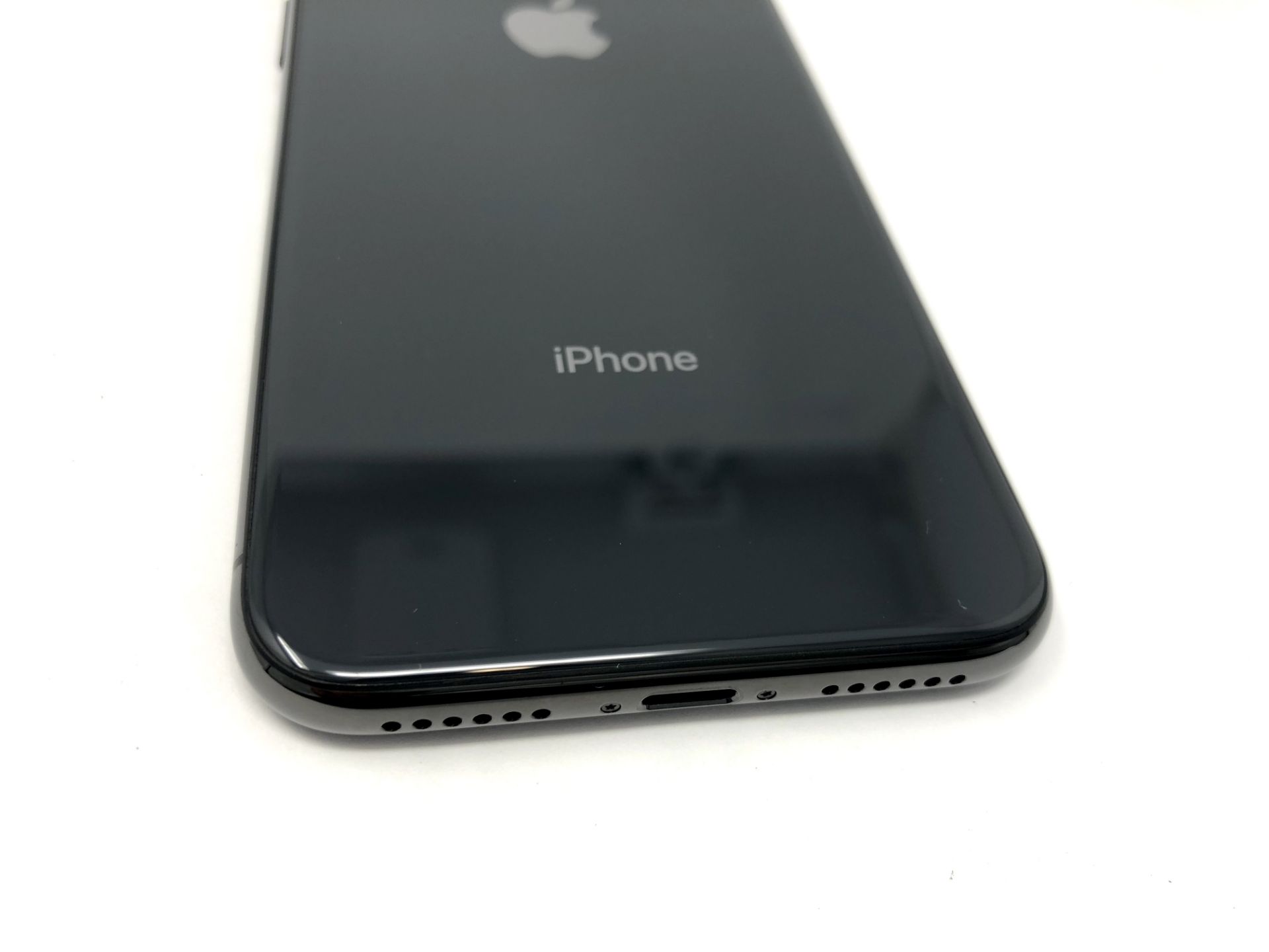 A pre-owned Apple iPhone X (AT&T/T-Mobile/Global/A1901) 256GB in Space Grey - Image 8 of 10
