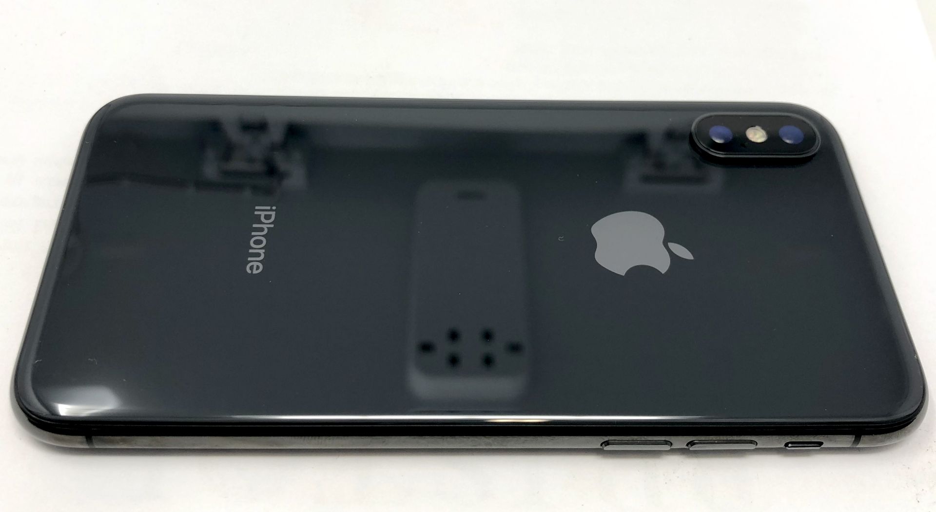 A pre-owned Apple iPhone X (AT&T/T-Mobile/Global/A1901) 256GB in Space Grey - Image 3 of 10